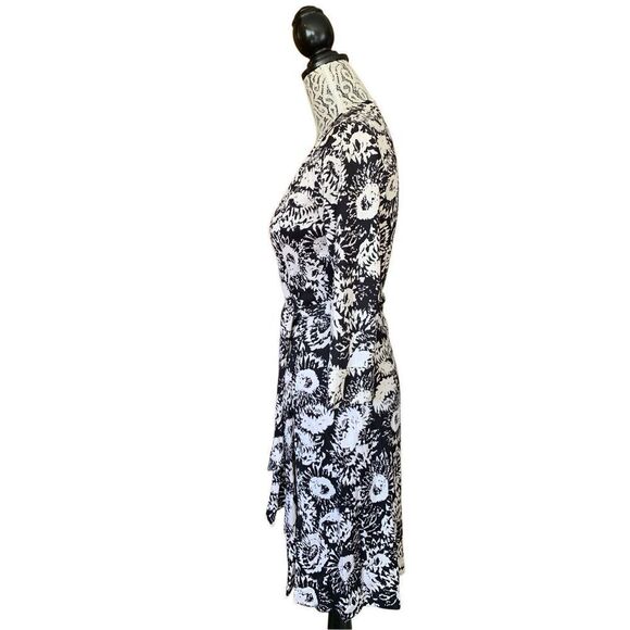 Diane Von Furstenberg Julian Silk Jersey Wrap Dress Black, White Size 6 - Picture 4 of 12